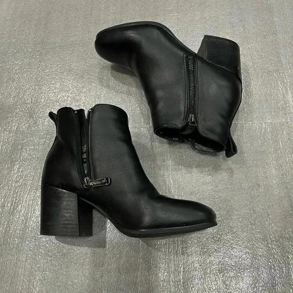 Blondo Shoes - [US8]Blondo Black Waterproof Block Heeled  Round Toe Ankle Boots